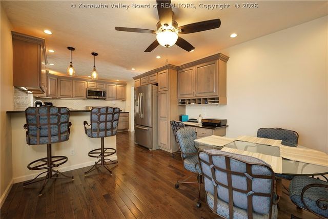 4 Erwin Drive, Nitro, WV 25143