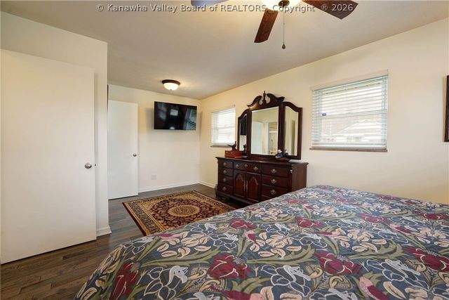 4 Erwin Drive, Nitro, WV 25143