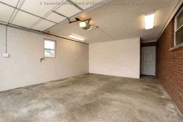 4 Erwin Drive, Nitro, WV 25143