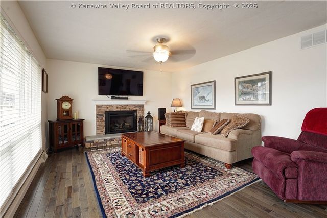 4 Erwin Drive, Nitro, WV 25143