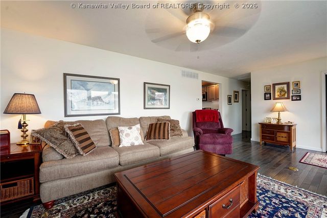 4 Erwin Drive, Nitro, WV 25143