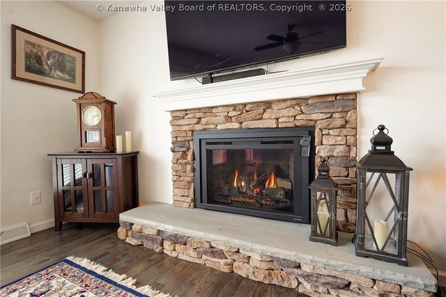 4 Erwin Drive, Nitro, WV 25143