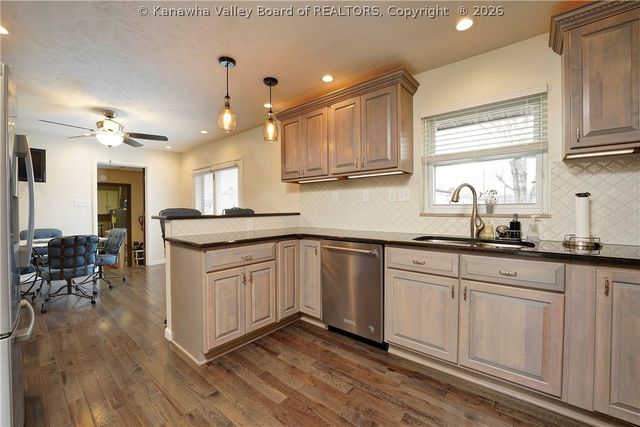 4 Erwin Drive, Nitro, WV 25143