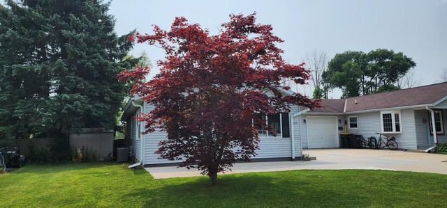 3313 Stanford LANE, West Bend, WI 53090