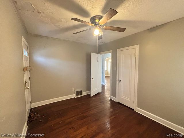 15496 Gilchrist Street, Detroit, MI 48227