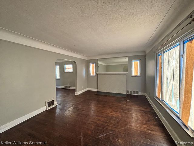 15496 Gilchrist Street, Detroit, MI 48227