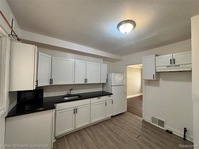 15496 Gilchrist Street, Detroit, MI 48227