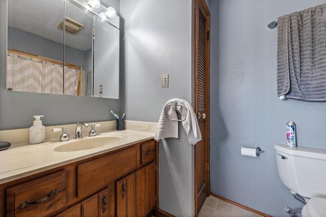2871 S 85th STREET, West Allis, WI 53227
