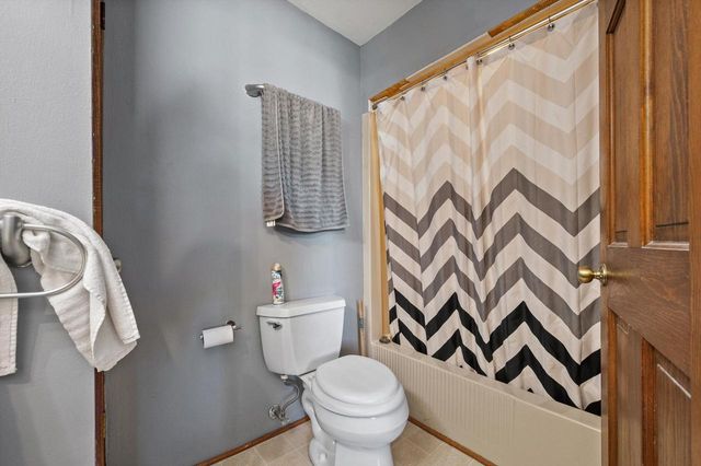 2871 S 85th STREET, West Allis, WI 53227