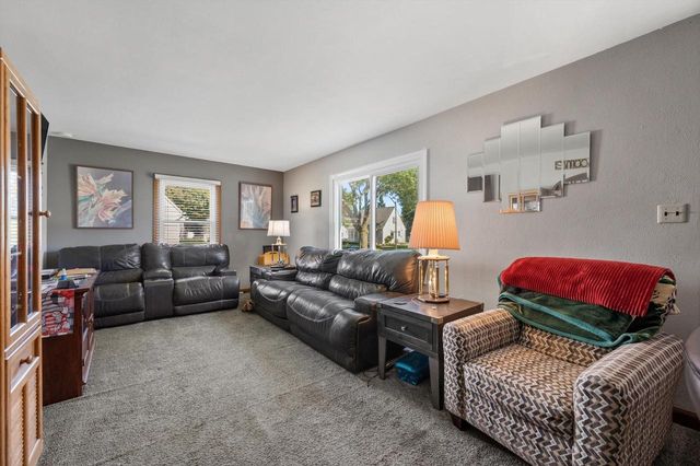 2871 S 85th STREET, West Allis, WI 53227