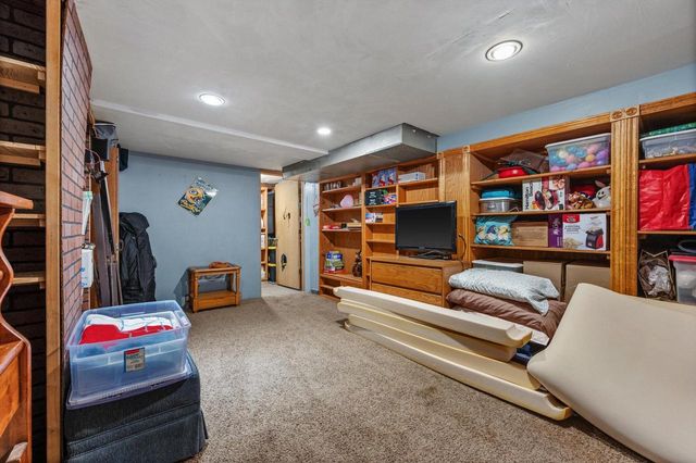 2871 S 85th STREET, West Allis, WI 53227