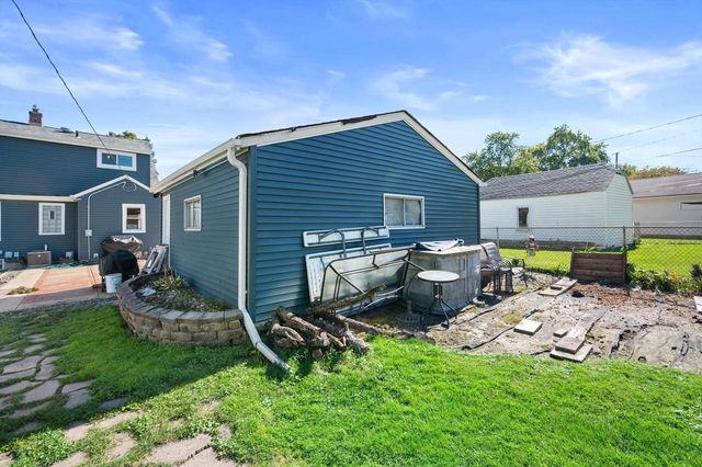 2871 S 85th STREET, West Allis, WI 53227