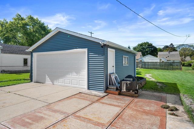 2871 S 85th STREET, West Allis, WI 53227