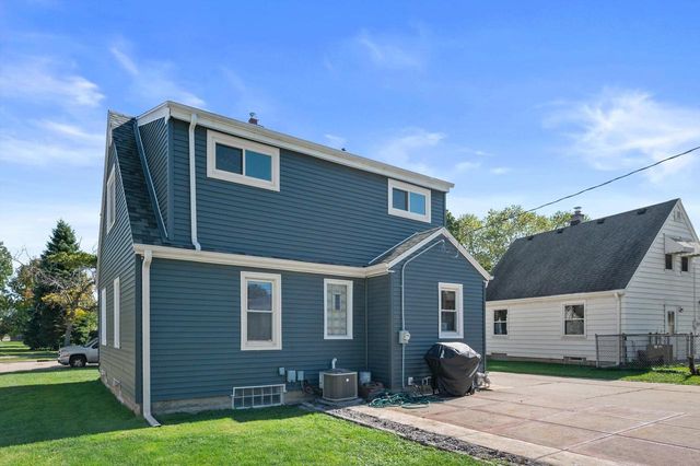 2871 S 85th STREET, West Allis, WI 53227