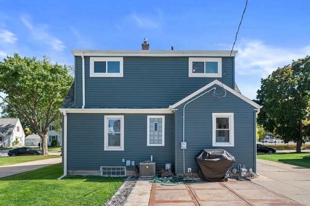 2871 S 85th STREET, West Allis, WI 53227