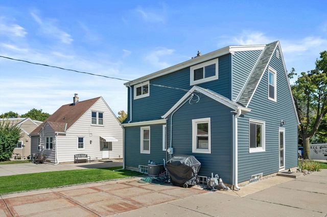 2871 S 85th STREET, West Allis, WI 53227