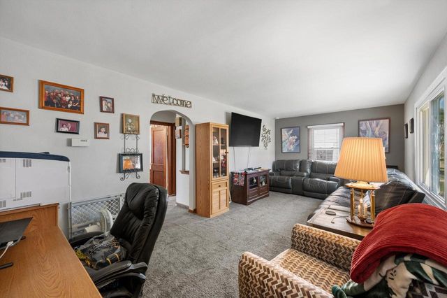 2871 S 85th STREET, West Allis, WI 53227
