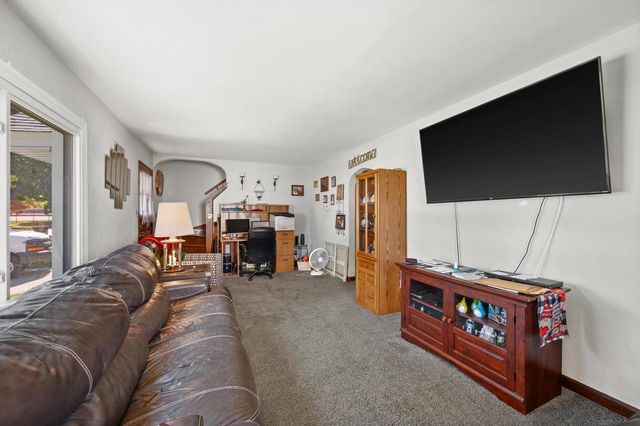 2871 S 85th STREET, West Allis, WI 53227
