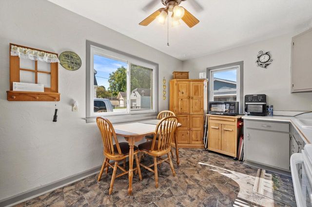 2871 S 85th STREET, West Allis, WI 53227