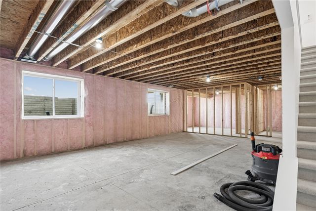 247 Hackberry Dr, Palo, IA 52324