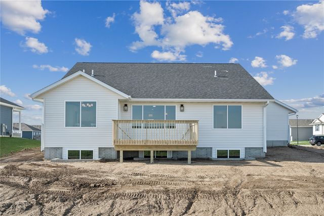 247 Hackberry Dr, Palo, IA 52324