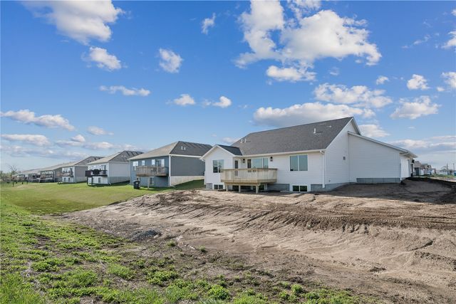 247 Hackberry Dr, Palo, IA 52324