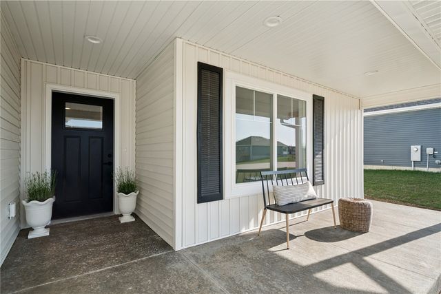 247 Hackberry Dr, Palo, IA 52324