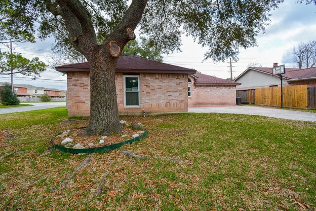 23734 Canyon Lake Drive, Spring, TX 77373