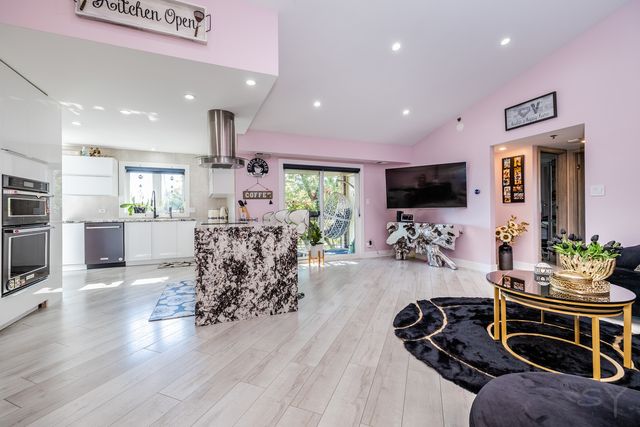 10288 Southwest Highway 3D, Chicago Ridge, IL 60415