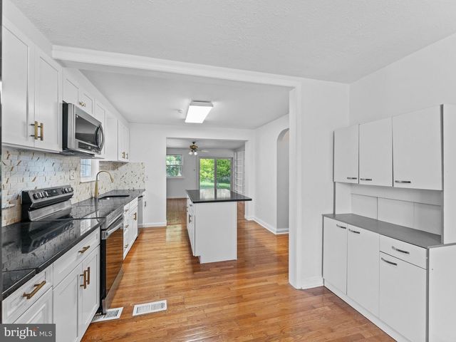 20 DAVIS AVE, Broomall, PA 19008