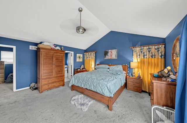 18499 W Springwood Drive, Grayslake, IL 60030