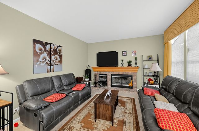 18499 W Springwood Drive, Grayslake, IL 60030