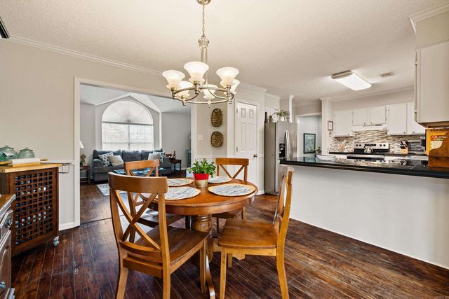 60 Vantage Drive, Maumelle, AR 72113