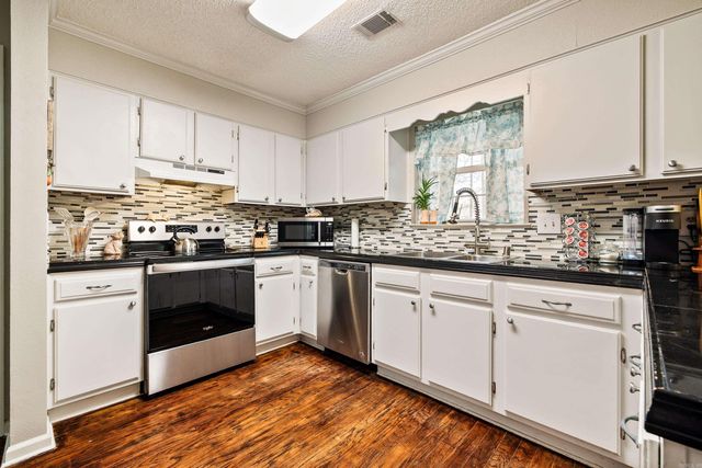 60 Vantage Drive, Maumelle, AR 72113