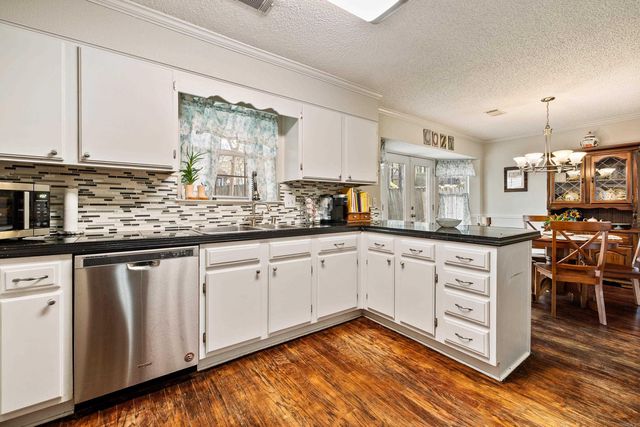 60 Vantage Drive, Maumelle, AR 72113