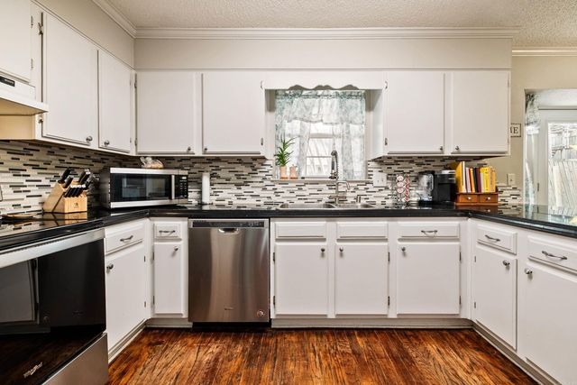 60 Vantage Drive, Maumelle, AR 72113