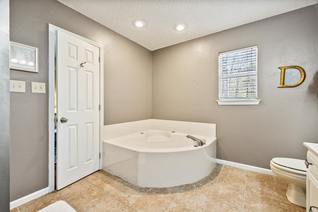 60 Vantage Drive, Maumelle, AR 72113