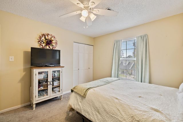 60 Vantage Drive, Maumelle, AR 72113