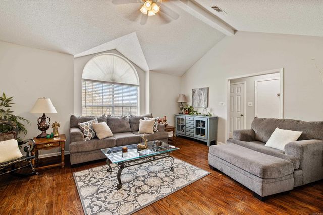 60 Vantage Drive, Maumelle, AR 72113