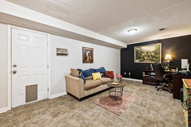 60 Vantage Drive, Maumelle, AR 72113