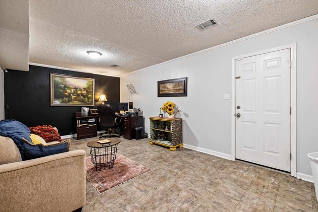 60 Vantage Drive, Maumelle, AR 72113