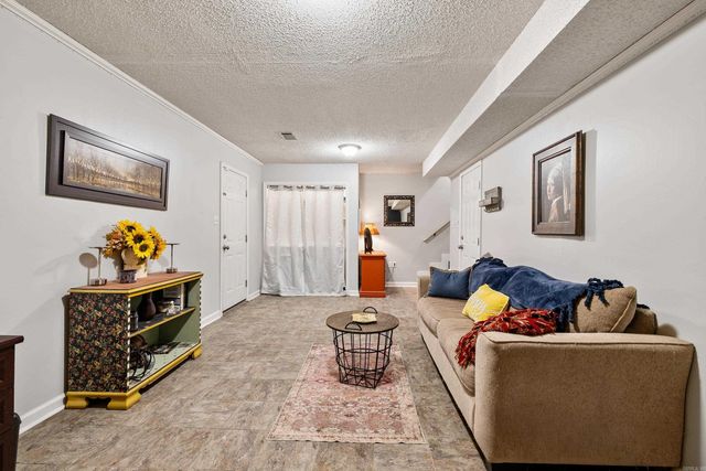 60 Vantage Drive, Maumelle, AR 72113