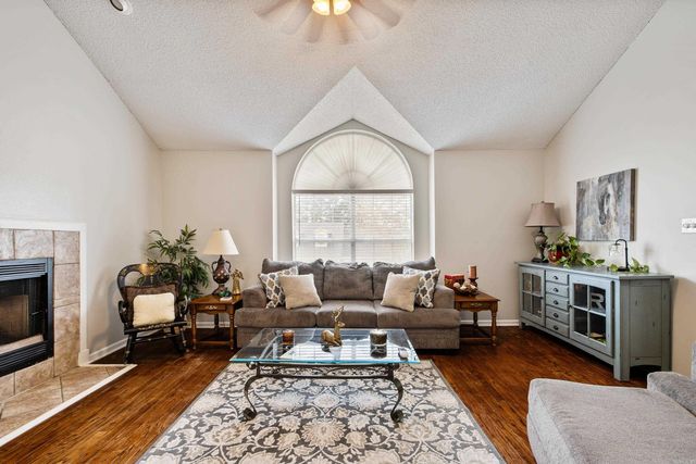 60 Vantage Drive, Maumelle, AR 72113