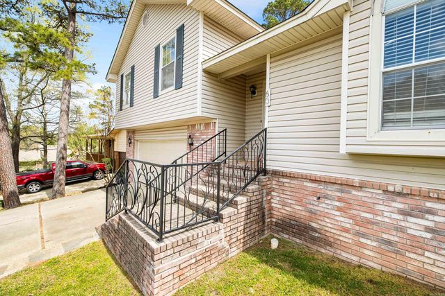 60 Vantage Drive, Maumelle, AR 72113