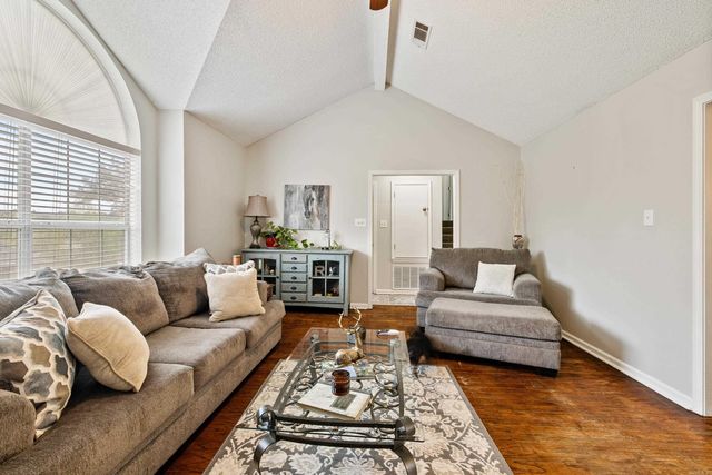 60 Vantage Drive, Maumelle, AR 72113