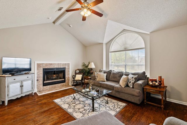 60 Vantage Drive, Maumelle, AR 72113