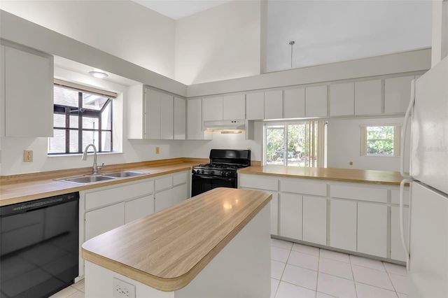 4877 VILLAGE GARDENS DRIVE 193, Sarasota, FL 34234