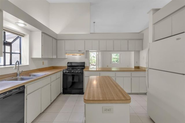 4877 VILLAGE GARDENS DRIVE 193, Sarasota, FL 34234