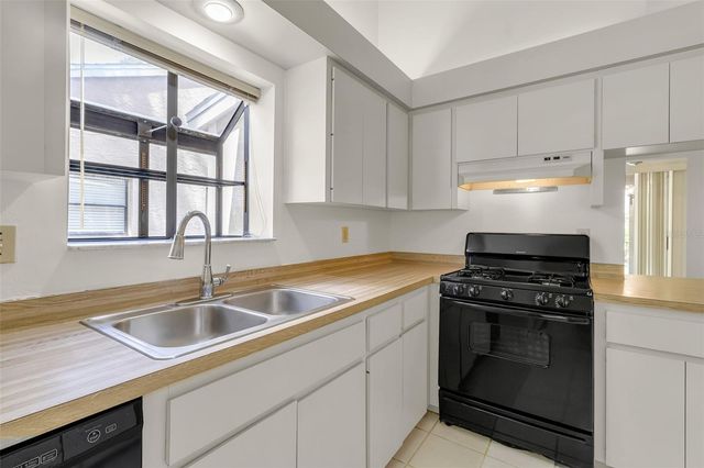 4877 VILLAGE GARDENS DRIVE 193, Sarasota, FL 34234