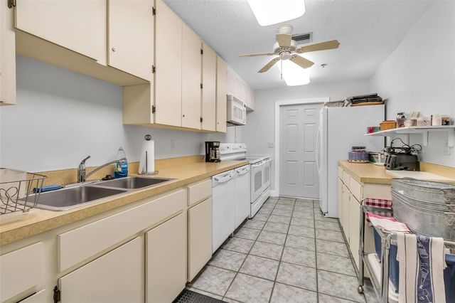 4877 VILLAGE GARDENS DRIVE 193, Sarasota, FL 34234
